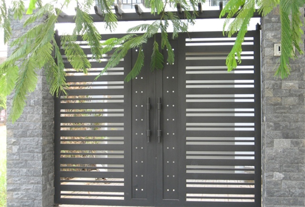 cua-cong-sat-2-canh-dep